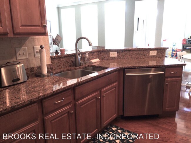 Building Photo - 3 br, 2.5 bath House - 5844 Nandina Circle