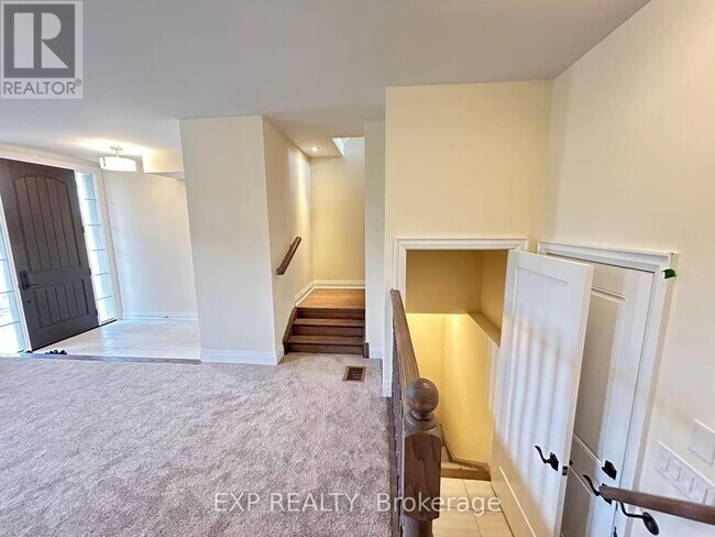 Building Photo - 4255 Major Mackenzie Dr E