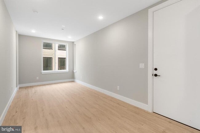 Building Photo - 1144 Frankford Ave