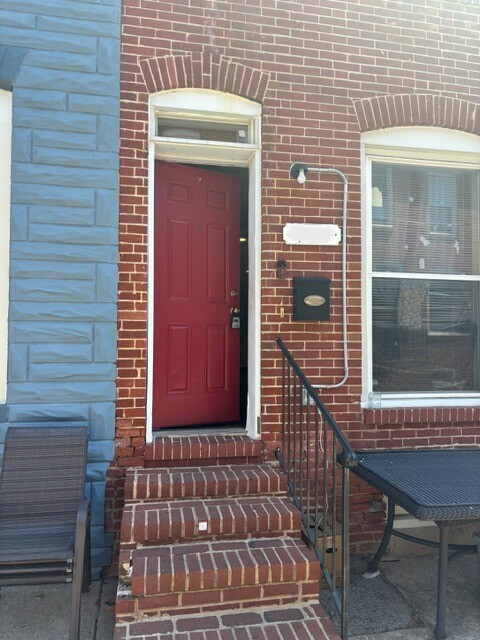 Building Photo - 2 Bedroom 2 Bathroom Rehabbed Home