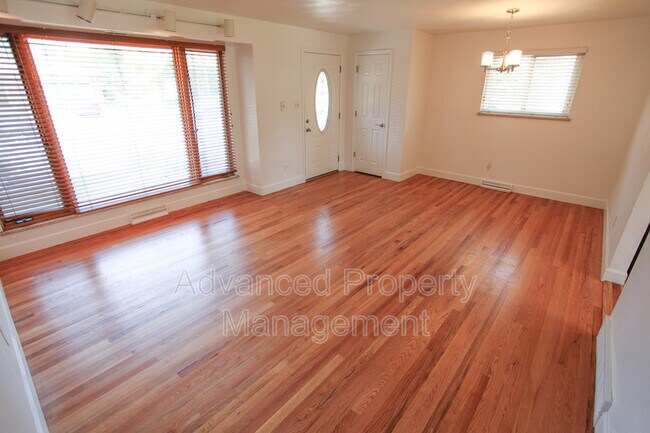 Foto del edificio - 2792 E Caley Ave