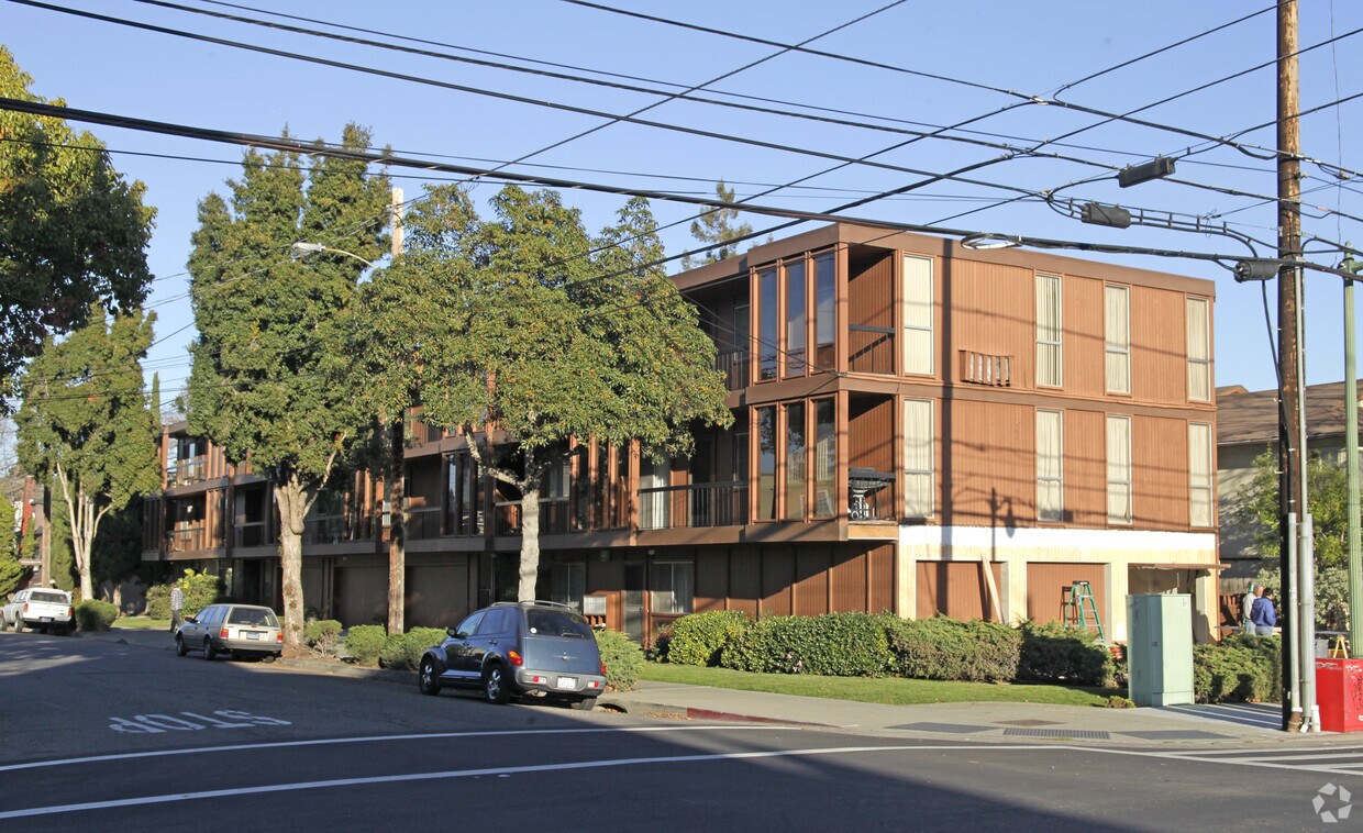 Primary Photo - 2001 Central Ave