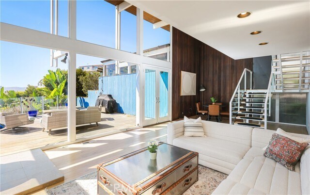Building Photo - 599 Alta Vista Way