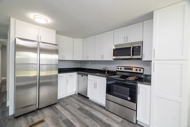 Building Photo - 1044 Thrush Cir
