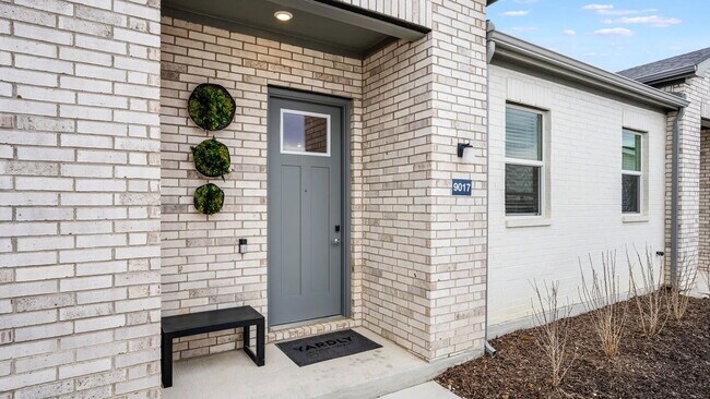 Building Photo - North Elm Street, Denton, TX 76207 - 2 BR 2 BA house