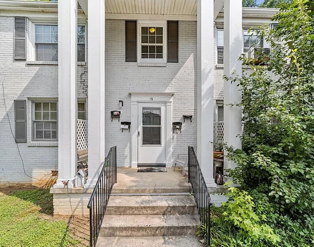 Primary Photo - Two bedroom, 1 bath condo in Burlington (B...