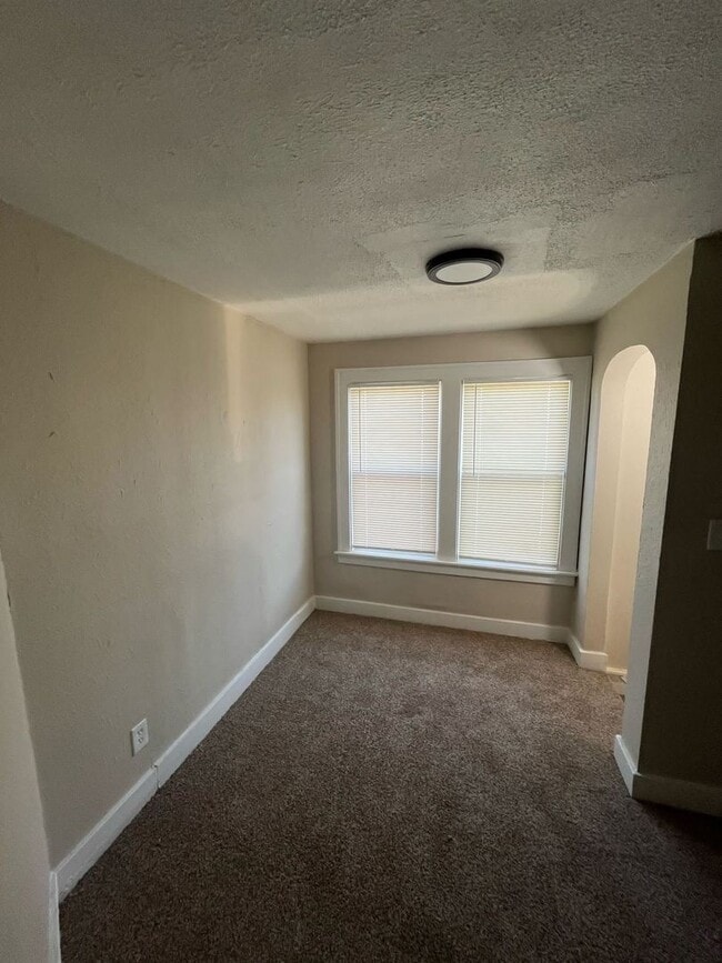 Building Photo - Renovated 4-Bedroom, 2-Bath Home – We Welc...