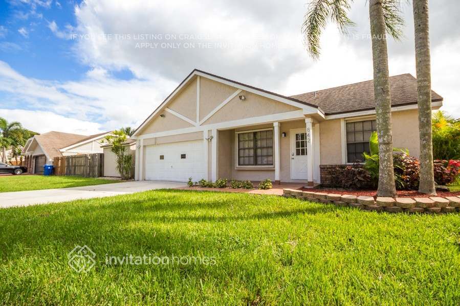 Foto principal - 842 SW 159th Terrace