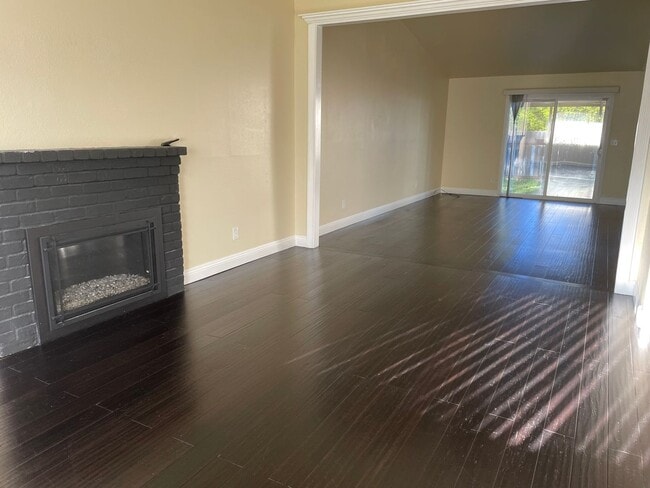 Building Photo - Welcome to this Charming Home in Antelope