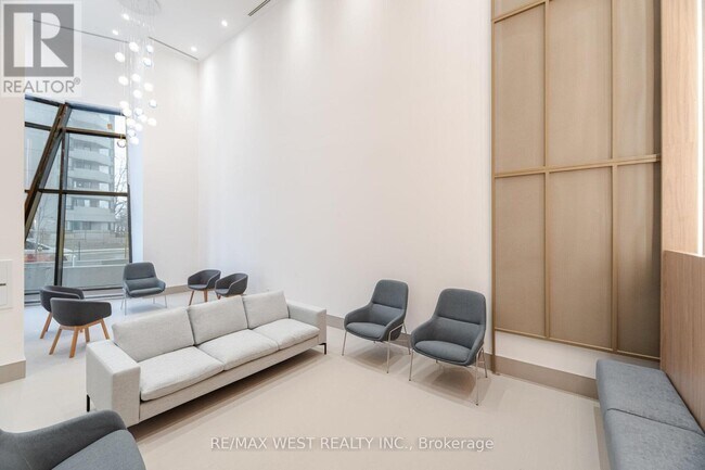 Photo du bâtiment - 430-4430 Square One Dr