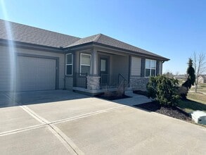 Building Photo - 8221 SE Maple Ct