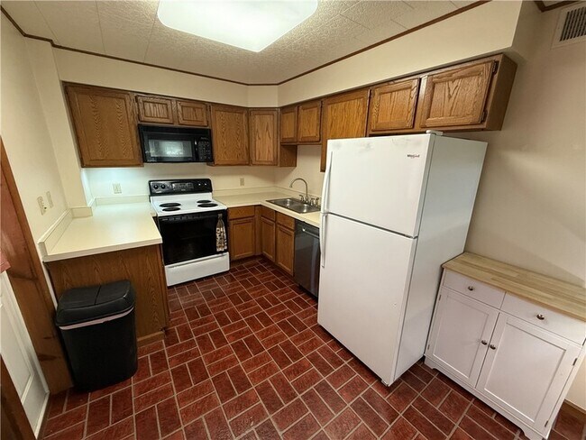 Foto del edificio - 5895 Heckert Rd