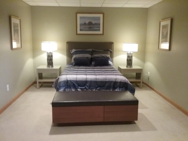 Large Bedroom - 9 Mountain Laurel Ln