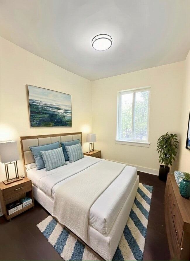 Building Photo - 9004 Jamaica Ave