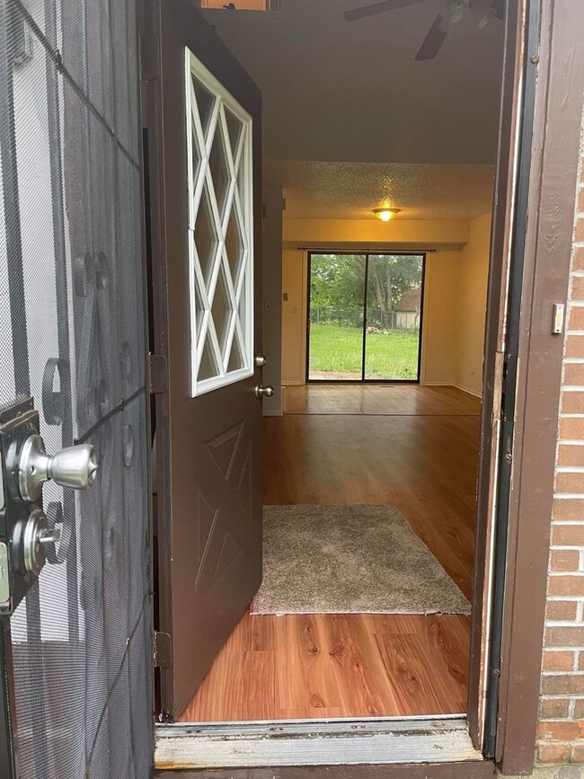 Building Photo - 3295 Lynnfield Ct