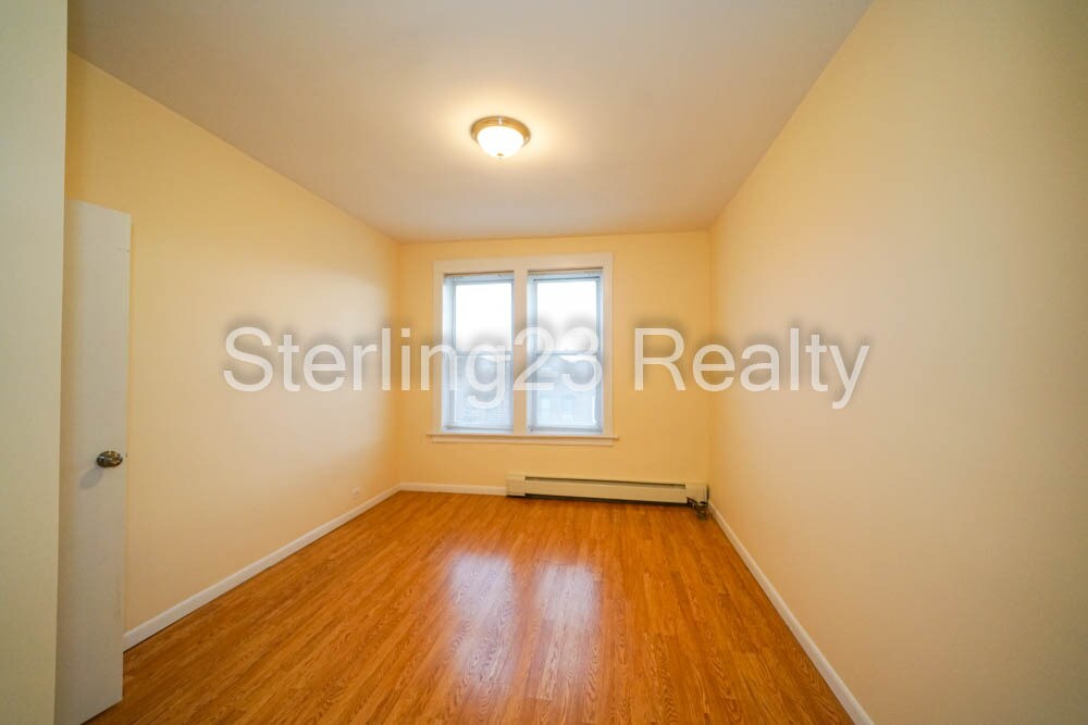 2208 37th St Unit 2, Queens, NY 11105 2208 37th St Queens, NY