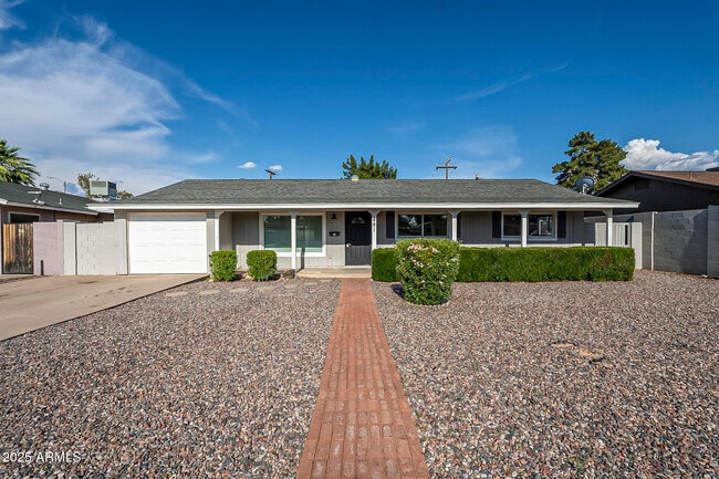 Building Photo - 481 N Sunset Dr