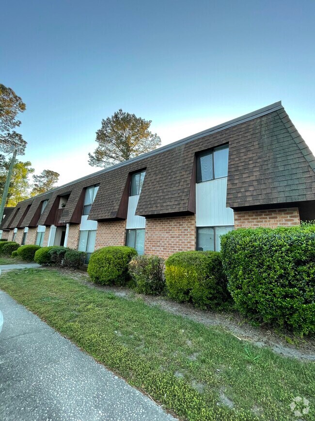 Pine Valley Estates Apartments for Rent with a Swimming Pool Conway