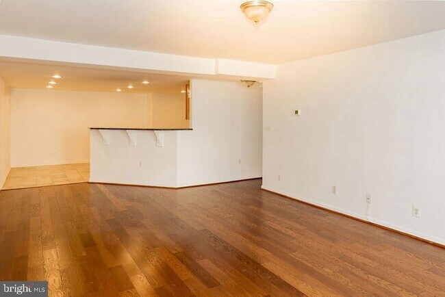 Building Photo - 1223 N Van Dorn St