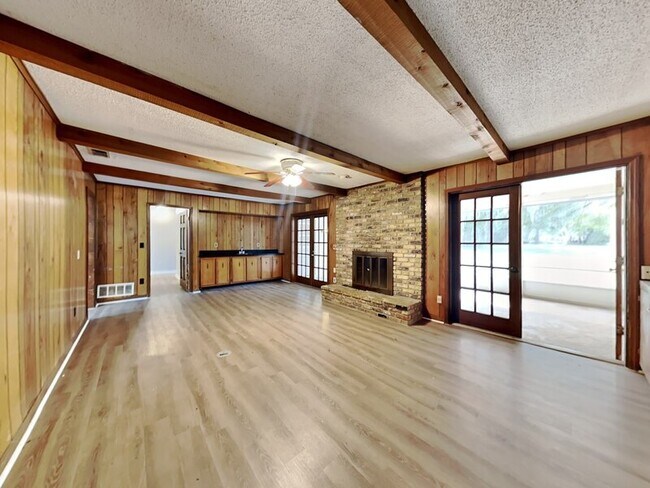 Foto del edificio - 265 W Lakeview Ave