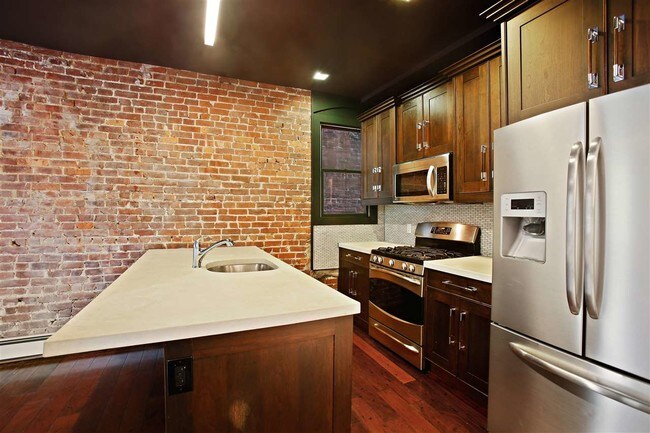Building Photo - 217 53rd St