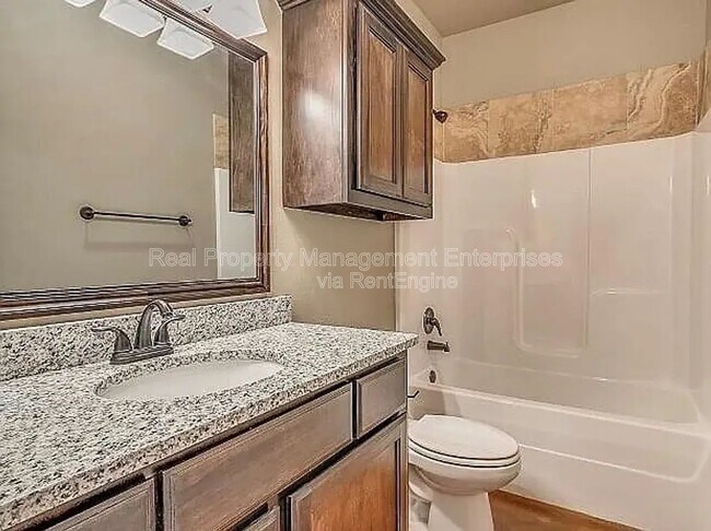 Foto del edificio - 1846 Cypress Ln