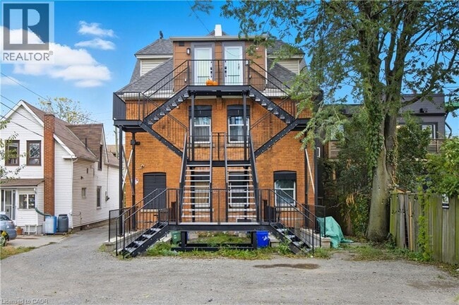 Building Photo - 115 Catharine St N