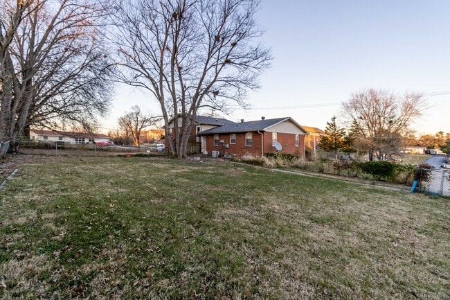 Building Photo - 3605 S Rock Quarry Rd