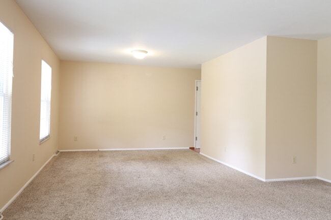 Building Photo - 235 Towercliffe Dr