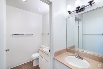 1BR, 1BA - 600SF - Bathroom - Azul Apartments