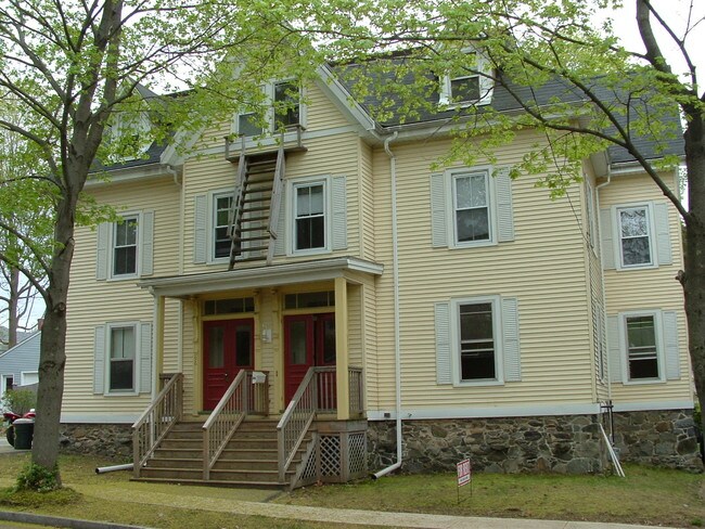 Building Photo - 96 Highland St