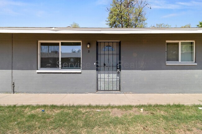Foto del edificio - 1638 W Desert Cove Ave
