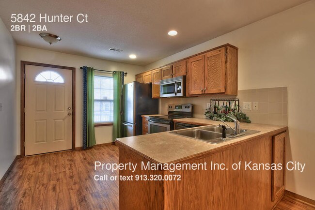 Foto del edificio - 5842 Hunter Ct