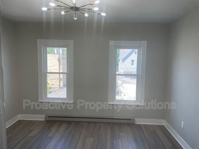 Building Photo - 114 N Lincoln Ave