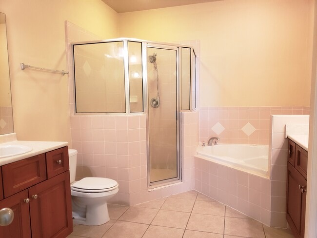 Foto del edificio - 1575 Paul Russell Rd #2901