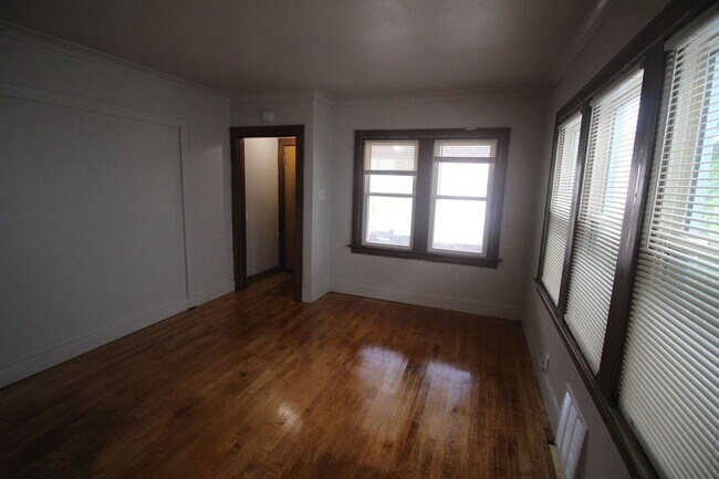 Foto del edificio - 3215 W Auer Ave