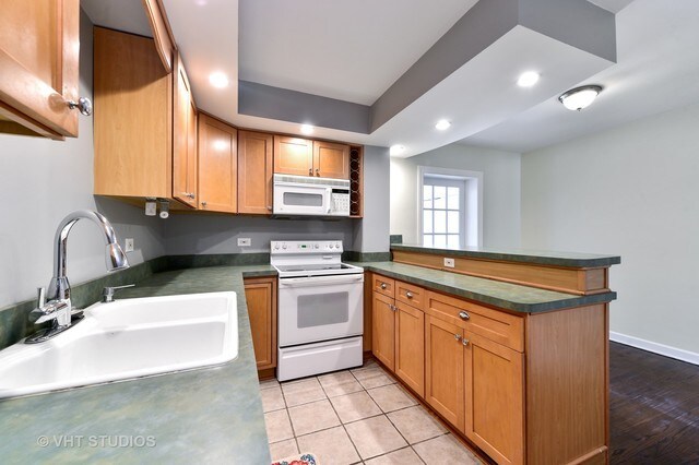 Foto del edificio - 2962 Desplaines Ave