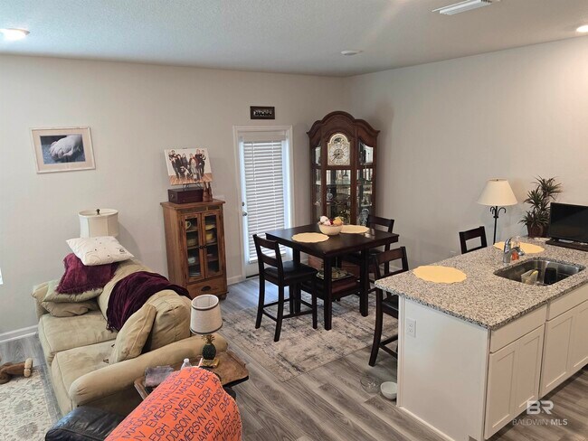 Foto del edificio - 21937 Aleutian Ave