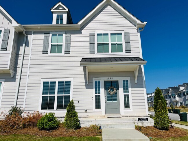Building Photo - Stunning 3 bedroom 2.5 bathroom townhome i...