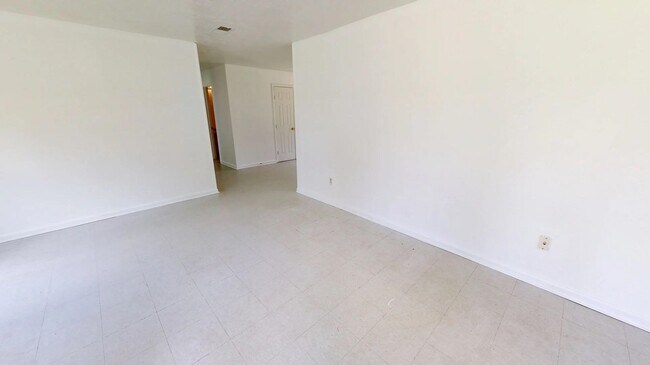 Building Photo - 1112 Pinder Ln