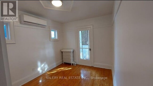 Building Photo - 130 Glengarry Ave