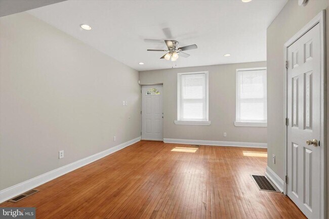 Foto del edificio - 400 Green Ln