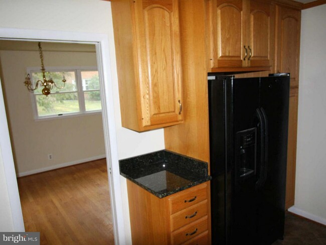 Building Photo - 1103 Roberta Ct