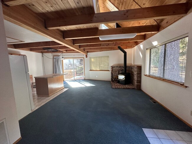 Foto del edificio - Great End Of Street location -  3 bedroom,...