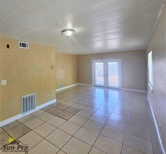 Building Photo - 900 S Peninsula Dr