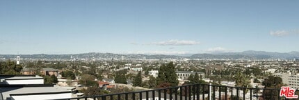 Building Photo - 515 N La Brea Ave