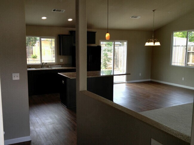 Foto del edificio - 7172 Landcaster Ct