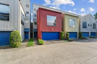 Building Photo - 666 Lester St