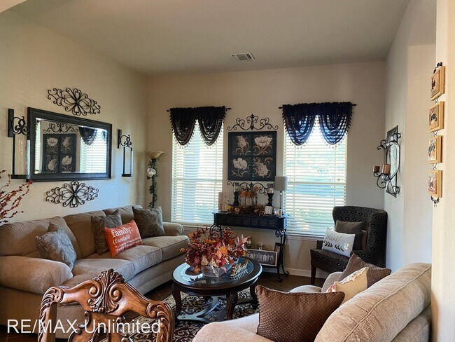 Building Photo - 5 br, 3.5 bath House - 1313 Gwendolyn Way