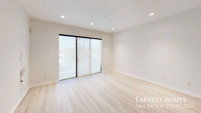 Building Photo - 230 S Jackson St #207 Glendale, CA 91205